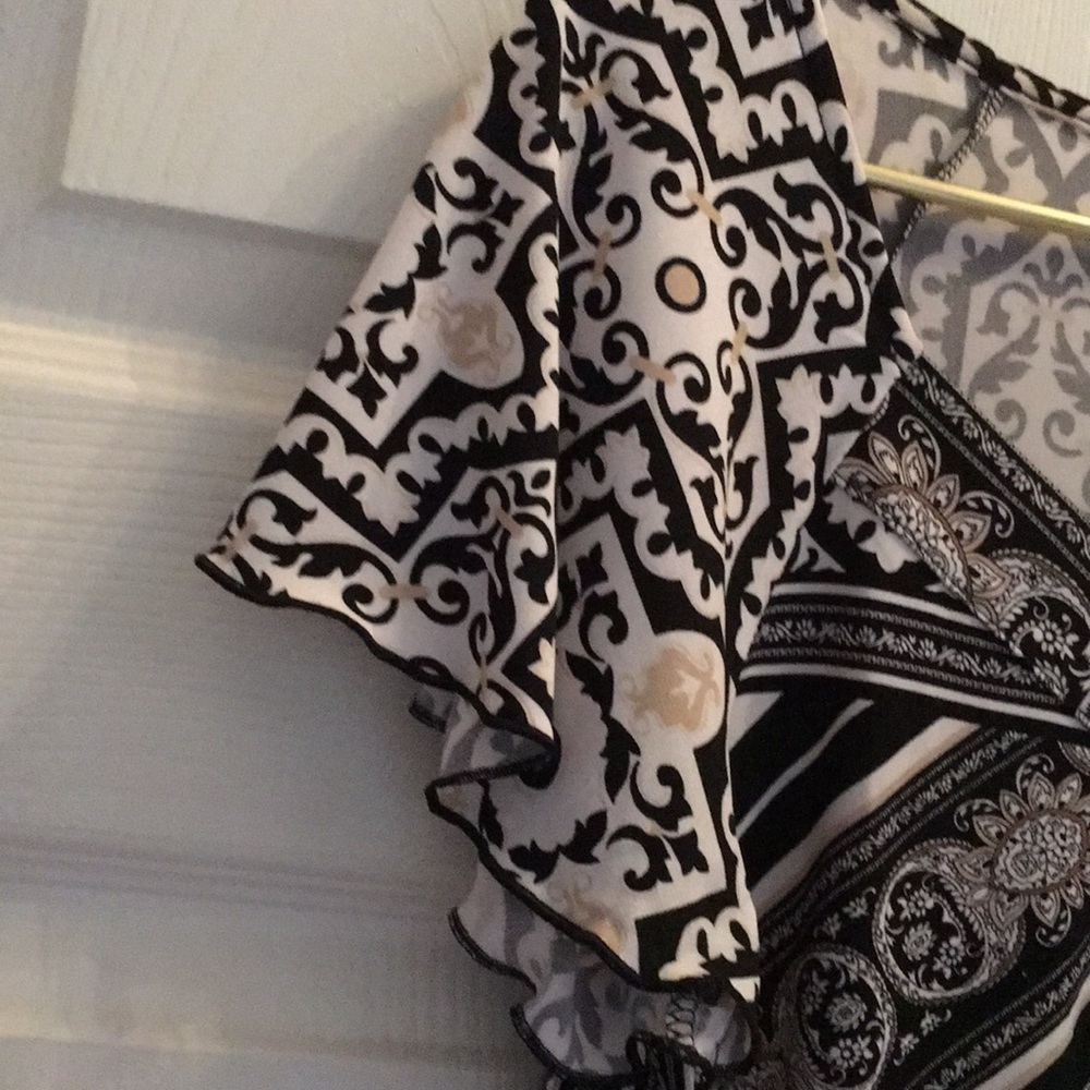 🌴White House Black Market small top print - Picture 2 of 4